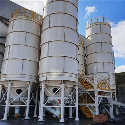 Silos na cement montowany na płytach